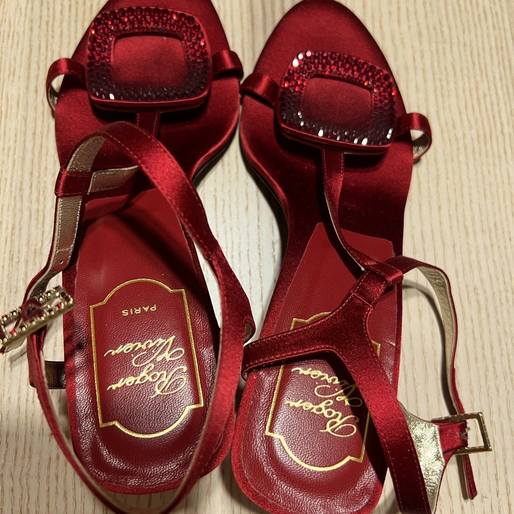 Roger ririver  sandal red new